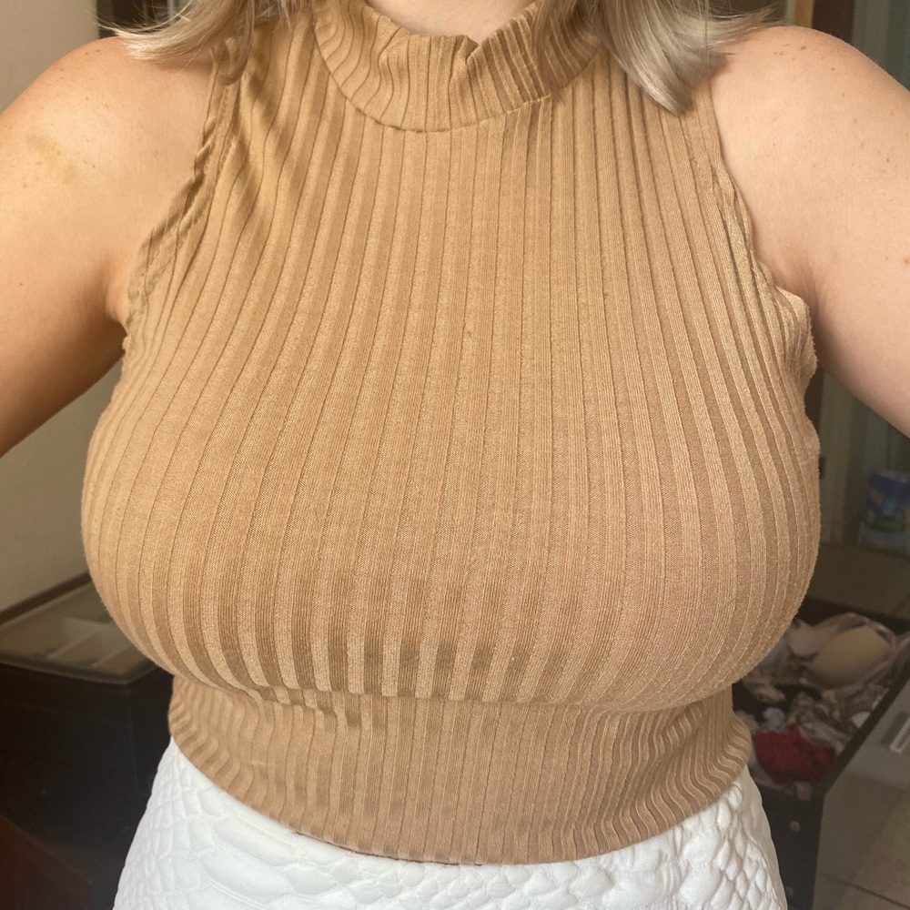 Turtle neck brown no sleeve shirt size M